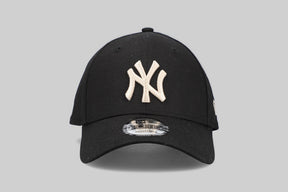 New Era New York Yankees MLB League Essentials 9Forty Strapback Cap