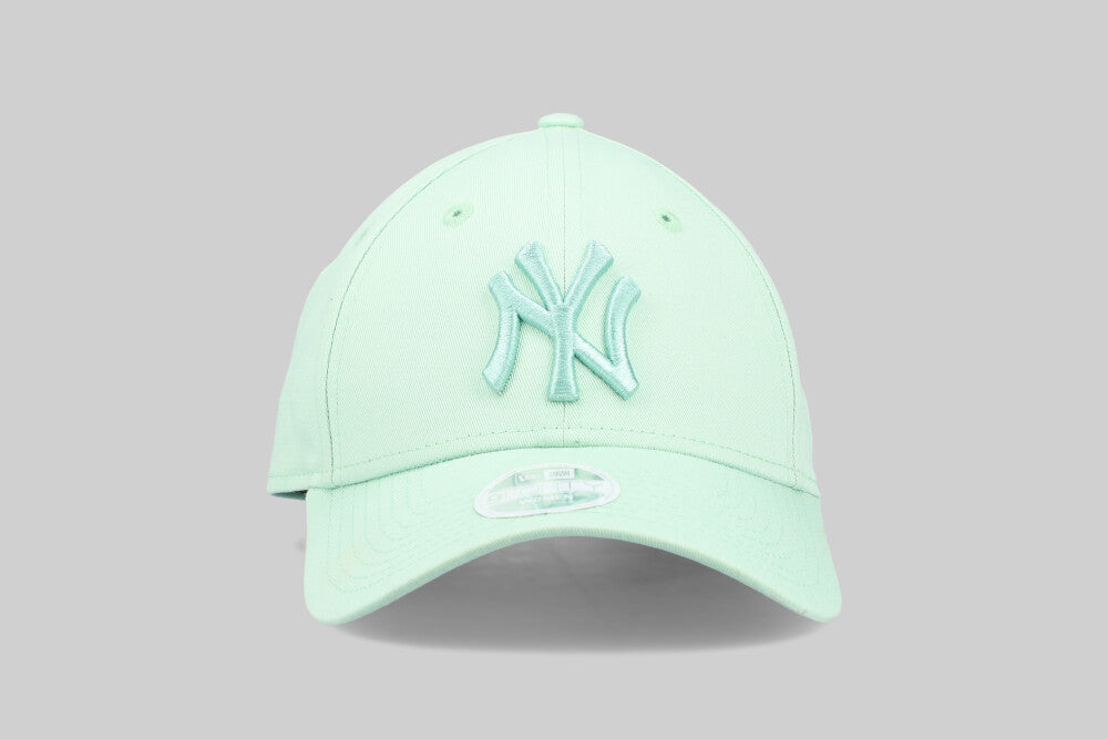 Women's New Era New York Yankees MLB League Essentials 9Forty Strapback Cap